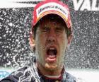 Sebastian Vettel Valencia Avrupa Grand Prix (2010) onun zaferi kutluyor